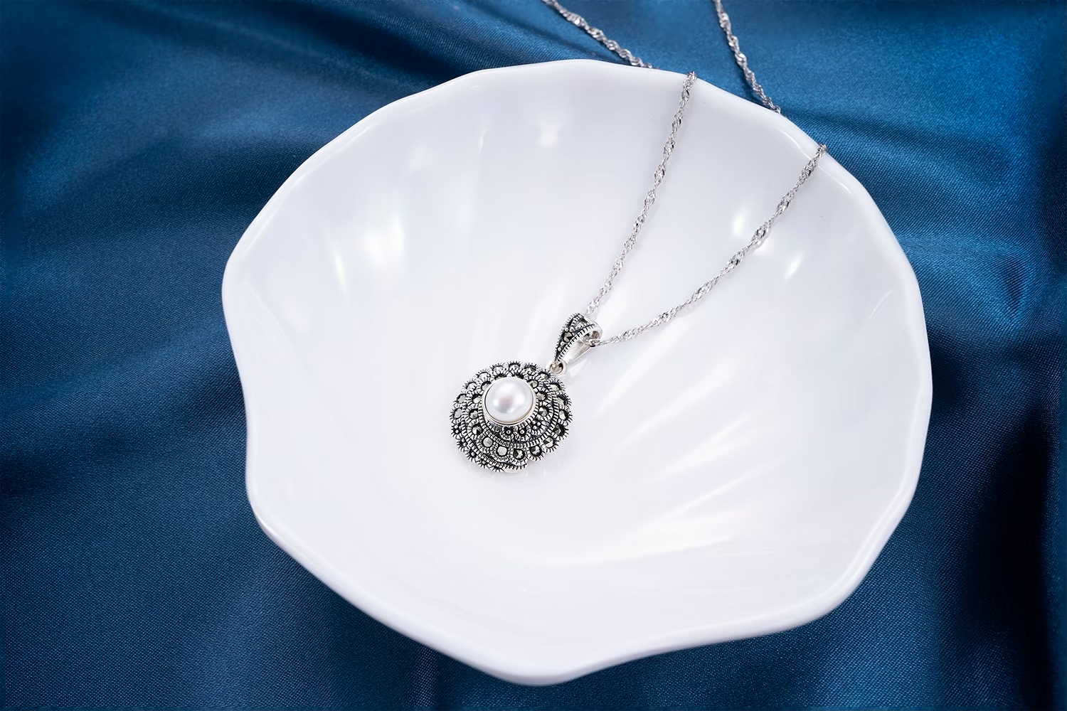 MINIMALIST JEWELLERY